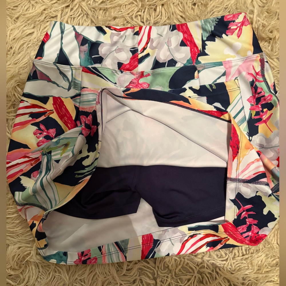 Floral “Tribal” Stitch Fix Athletic Skort Petite Small - Picture 4 of 4